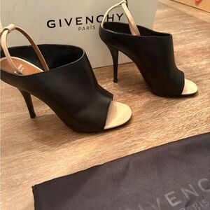 Givenchy Women's Heels in Black and Cream